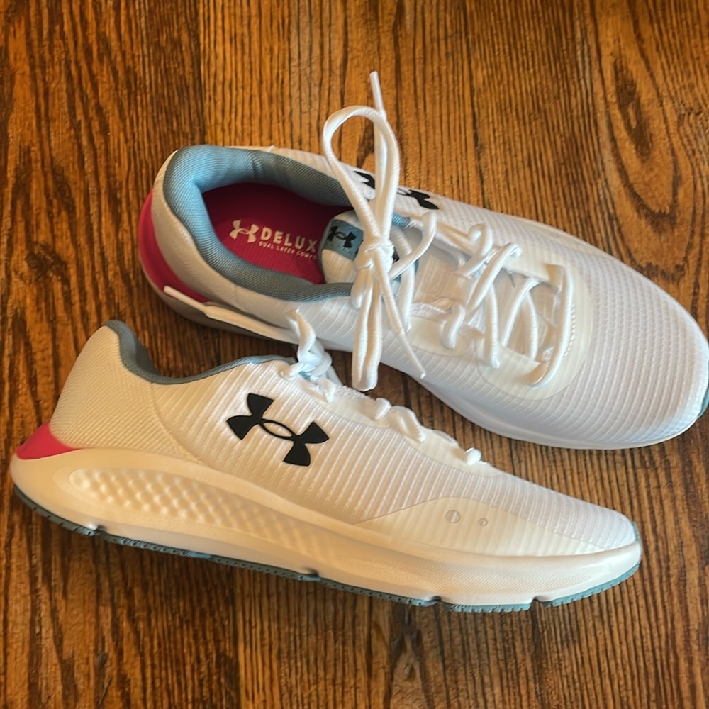 NWOT Under Armour Charged Pursuit Womens Sneakers Size 9